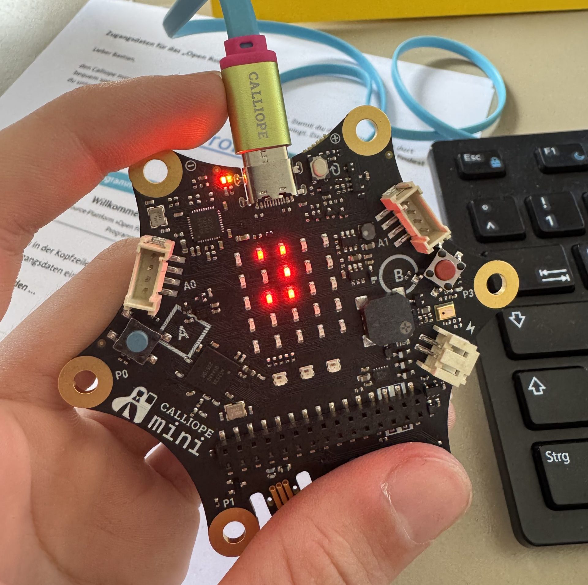 Du betrachtest gerade Kreativer Coding-Tag: Erfolgreicher Calliope-Workshop in der Zukunftswerkstatt